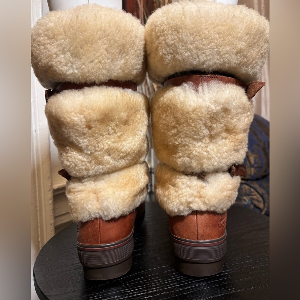 UGG Australia Lilyan Mahogany Waterproof Leather boots - Like New - Picture 7 of 13